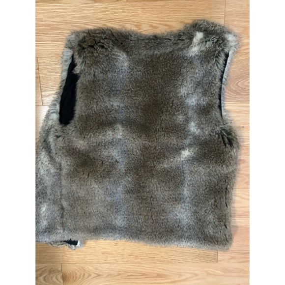 Faux fur vest - Picture 2 of 5